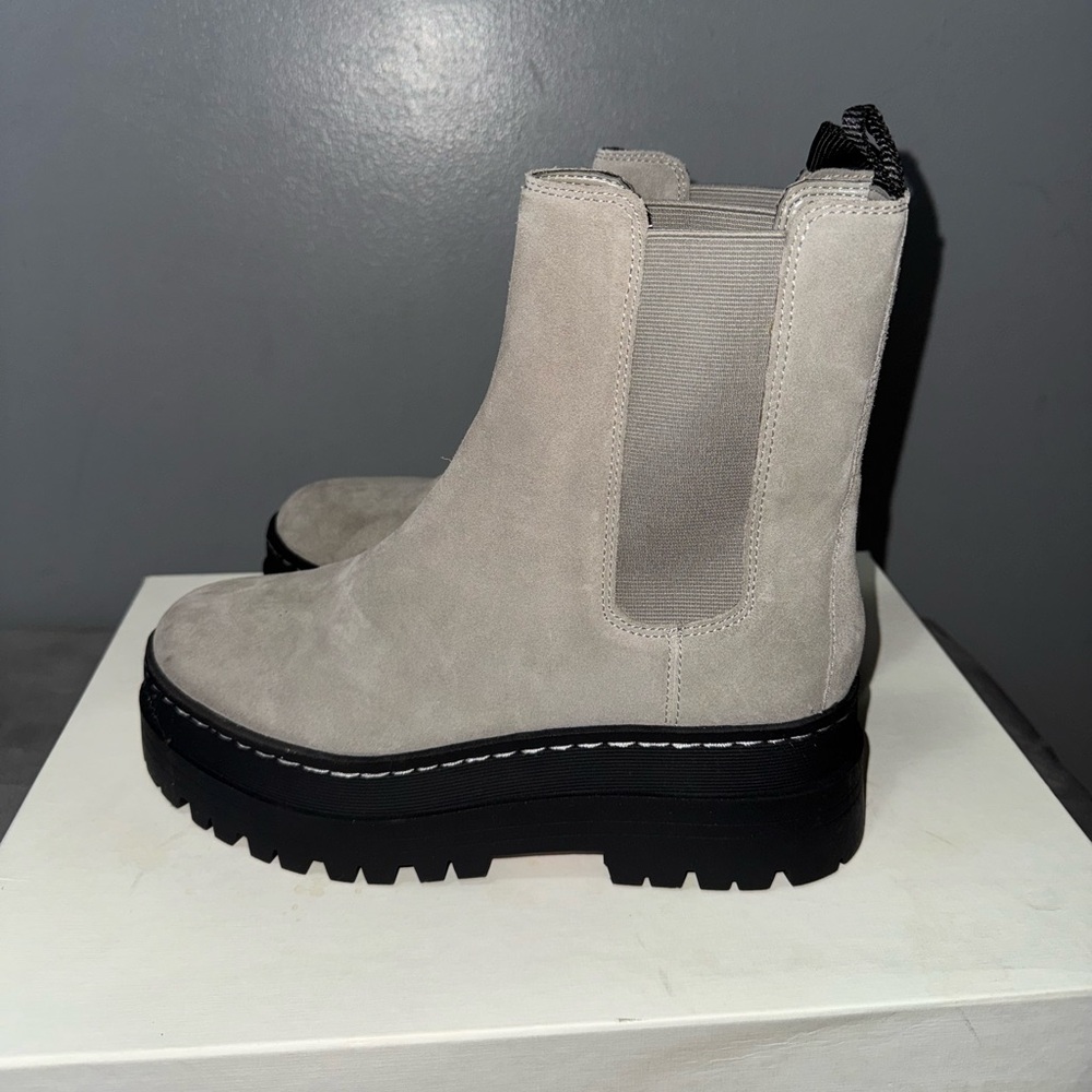 NWT Marc Fisher Grey Pauline Platform Chelsea Boots